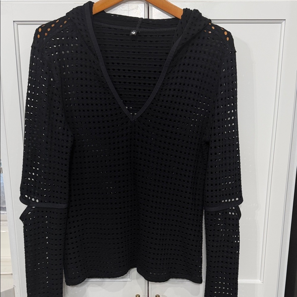 Trina Turk Reaction | Hooded Mesh Knit V-Neck LS | Small